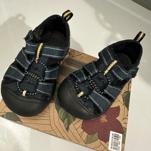 Keen Baby shoes US7